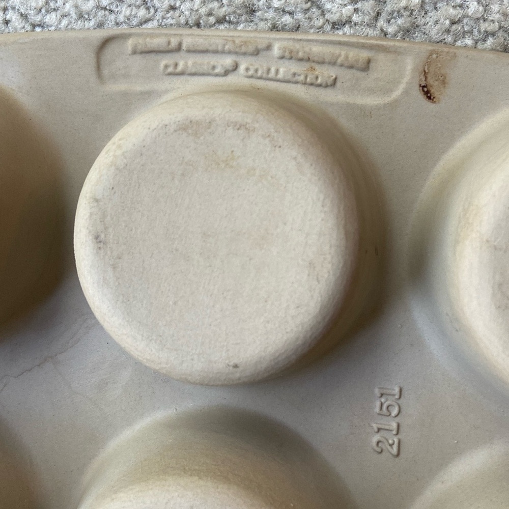 🪷Pampered Chef Family Heritage Stoneware Muffin Cupcake Pan Discontinued RARE - Picture 5 of 9